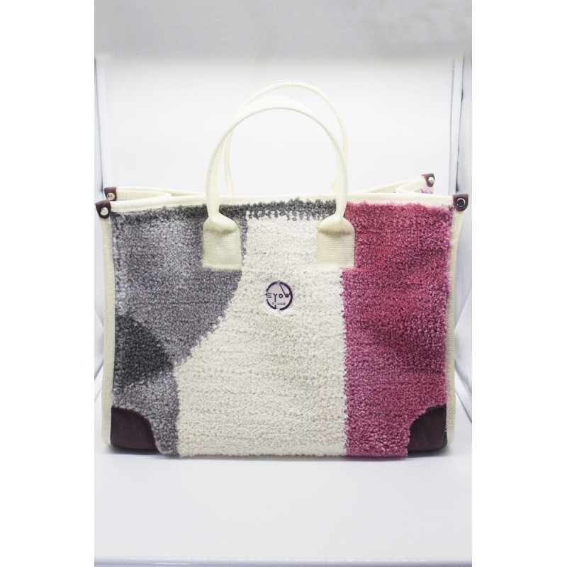 Tufting 24 hour bag -  dimension: 40x30x15 cm